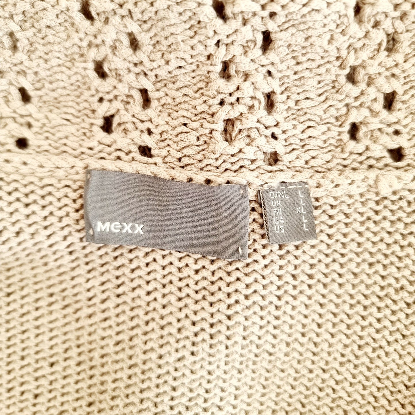 Pull en tricot col en V (SIZE : L)