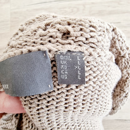 Pull en tricot col en V (SIZE : L)