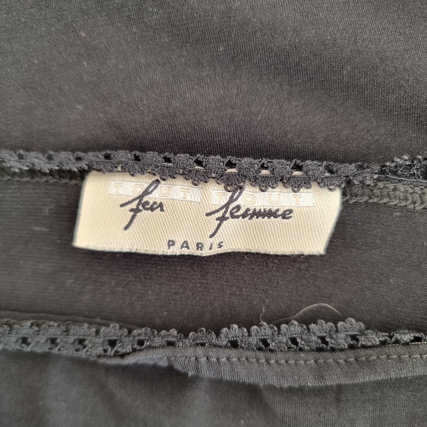 Jupe mi-longue noire asymétrique (SIZE : taille unique)