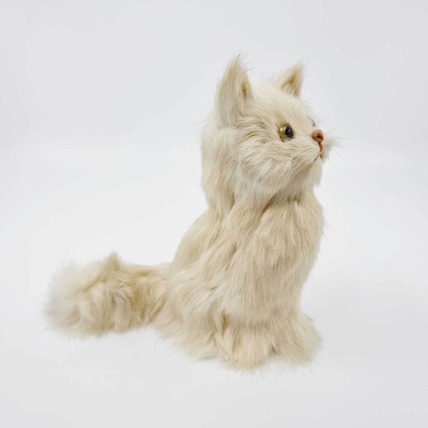 Grand chat beige poilu (Modèle n°83)