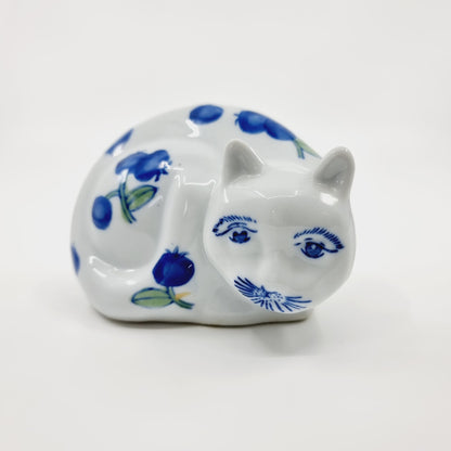 Chat en porcelaine aux fleurs bleues (Modèle n°15)