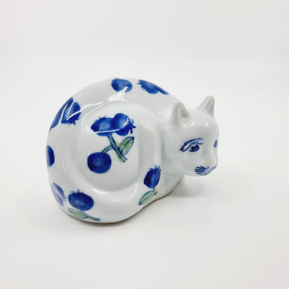 Chat en porcelaine aux fleurs bleues (Modèle n°15)