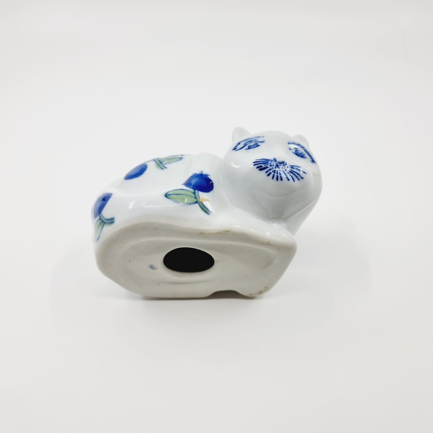 Chat en porcelaine aux fleurs bleues (Modèle n°15)