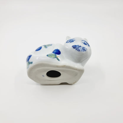 Chat en porcelaine aux fleurs bleues (Modèle n°15)