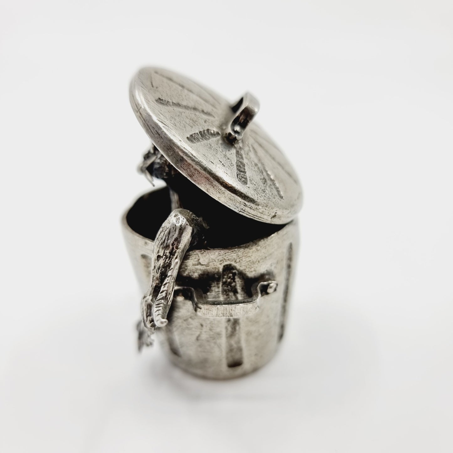 Chat à la poubelle de Michel Laude (Modèle n°18)