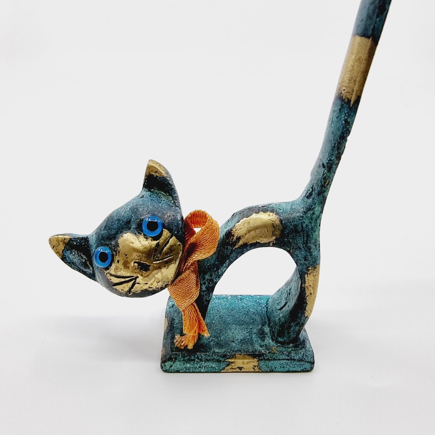 Porte-bagues chat avec noeud en bronze bleu (Modèle n°40)
