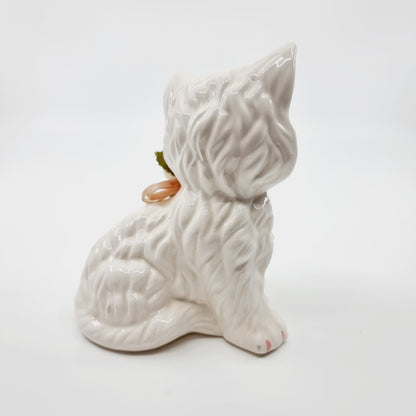 Chat blanc au collier de fleurs (Modèle n°72)