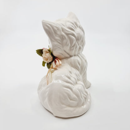 Chat blanc au collier de fleurs (Modèle n°72)