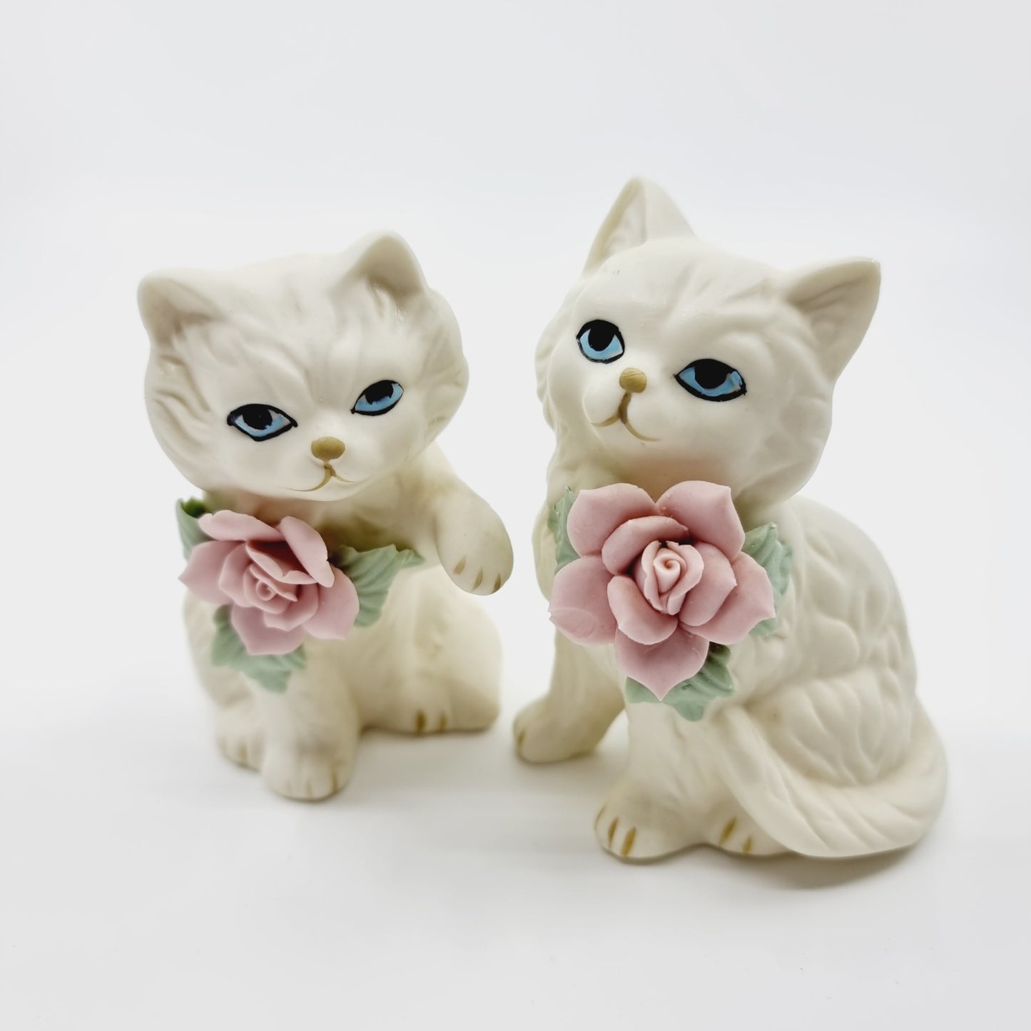 Couple de chats avec collier de rose (Modèle n°70)