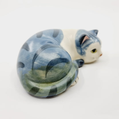 Chat couché bleu/blanc (Modèle n°76)