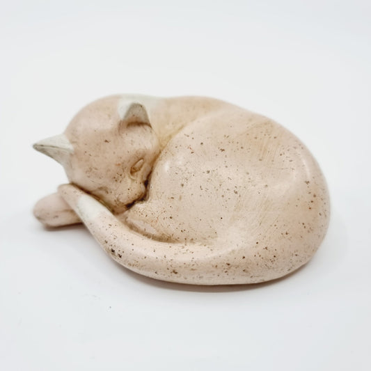 Chat endormi rosé (Modèle n°77)