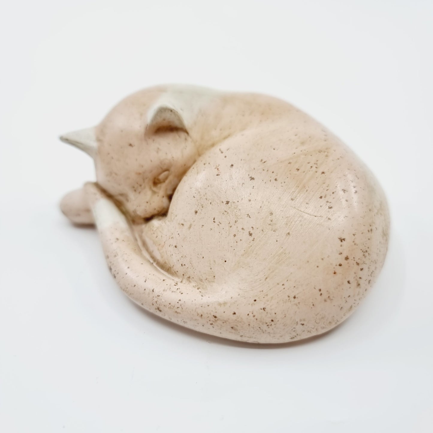 Chat endormi rosé (Modèle n°77)