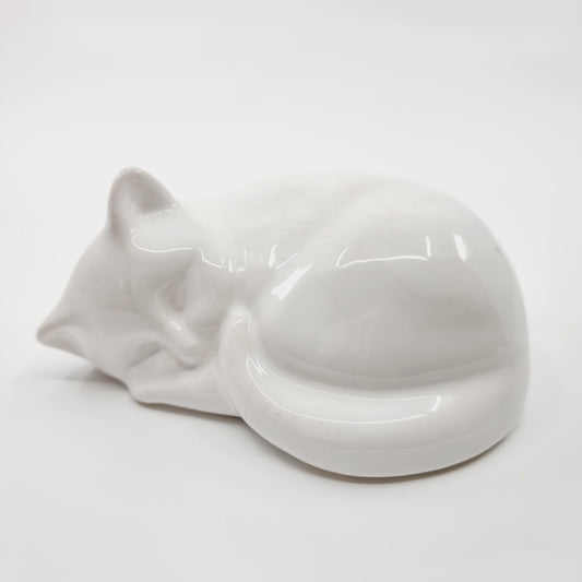 Chat blanc endormi en céramique (Modèle n°80)