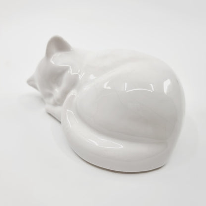 Chat blanc endormi en céramique (Modèle n°80)