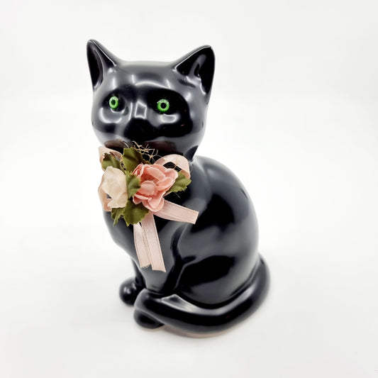 Chat noir aux yeux verts perçants (Modèle n°61)