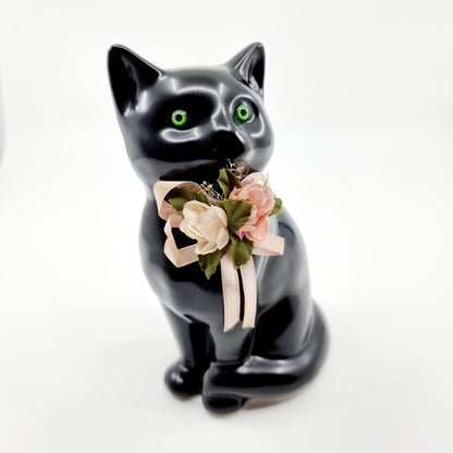 Chat noir aux yeux verts perçants (Modèle n°61)