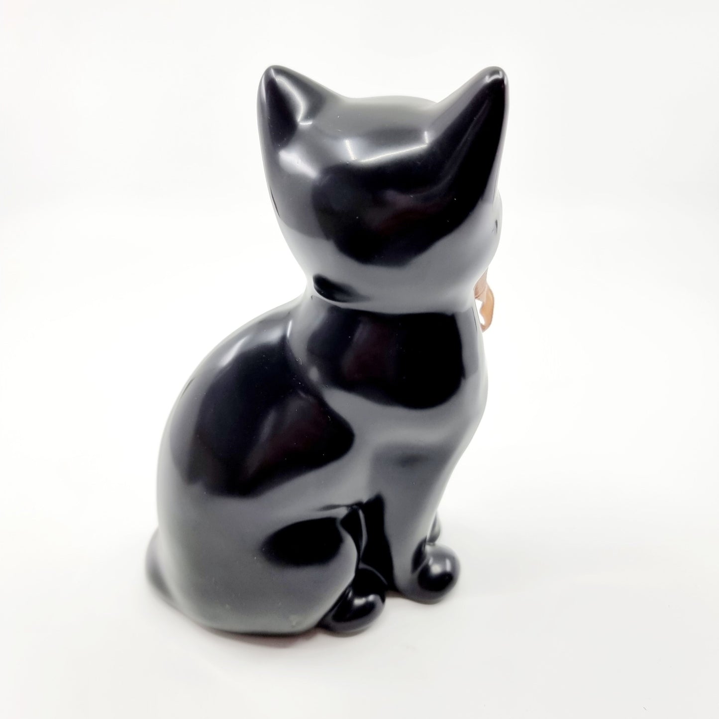 Chat noir aux yeux verts perçants (Modèle n°61)