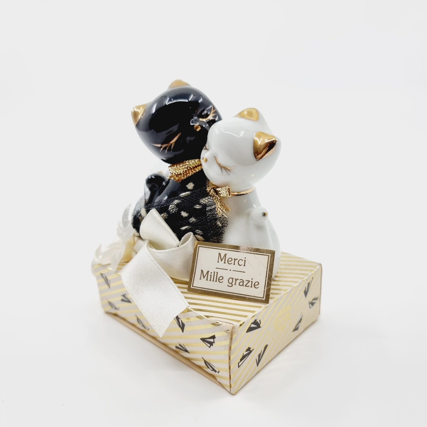 Couple de chats sur ancienne boîte de chocolat (Modèle n°83)