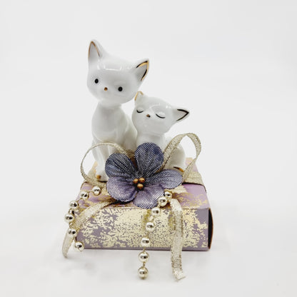 Maman chat et son petit sur ancienne boîte de chocolat (Modèle n°69)