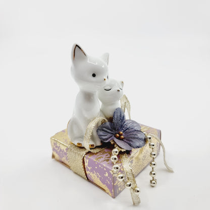 Maman chat et son petit sur ancienne boîte de chocolat (Modèle n°69)