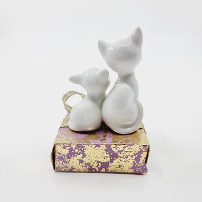 Maman chat et son petit sur ancienne boîte de chocolat (Modèle n°69)