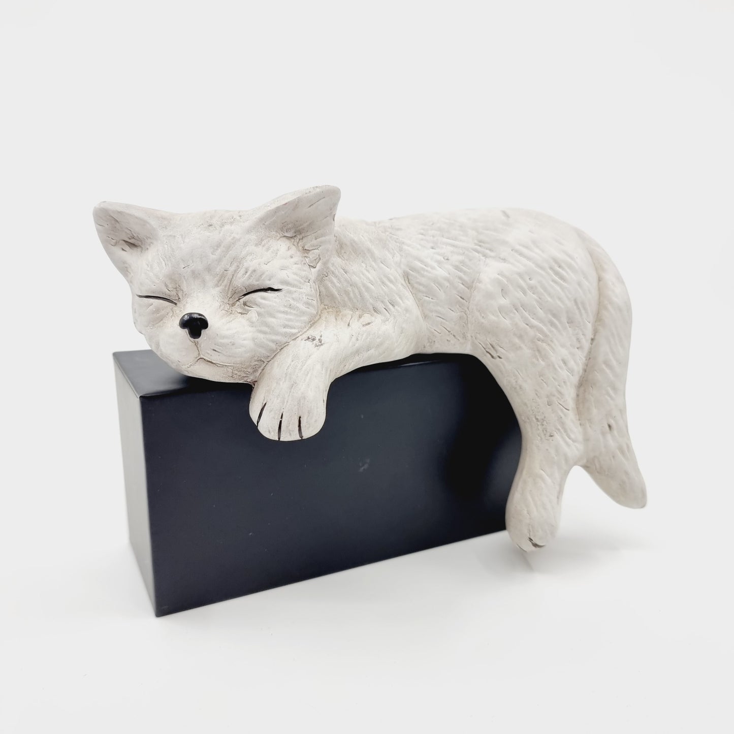 Chat blanc endormi pour rebord (Modèle n°54)