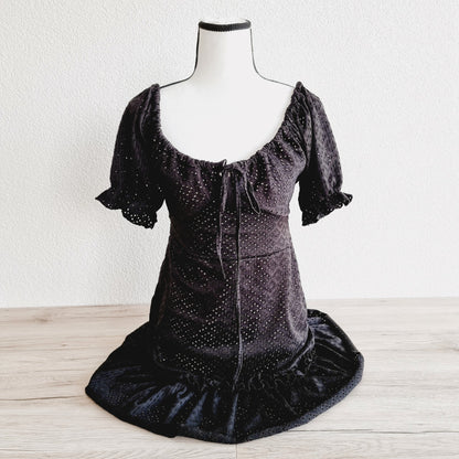 Robe noire perforée (SIZE : L)