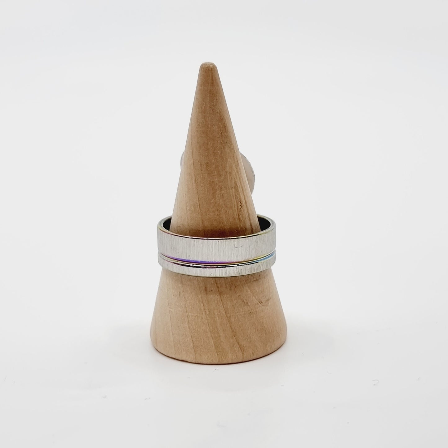 Bague argentée - rainure irisée (SIZE : 19) - Modèle n°18