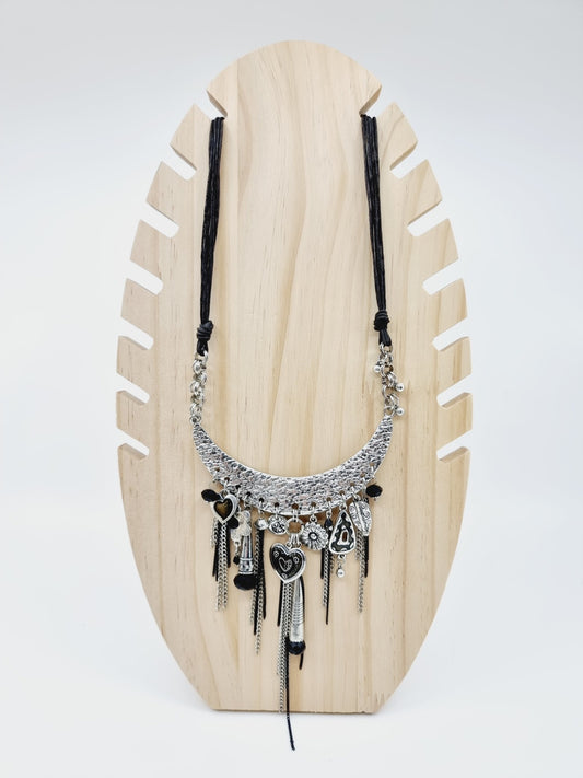 Collier - Plastron à breloques