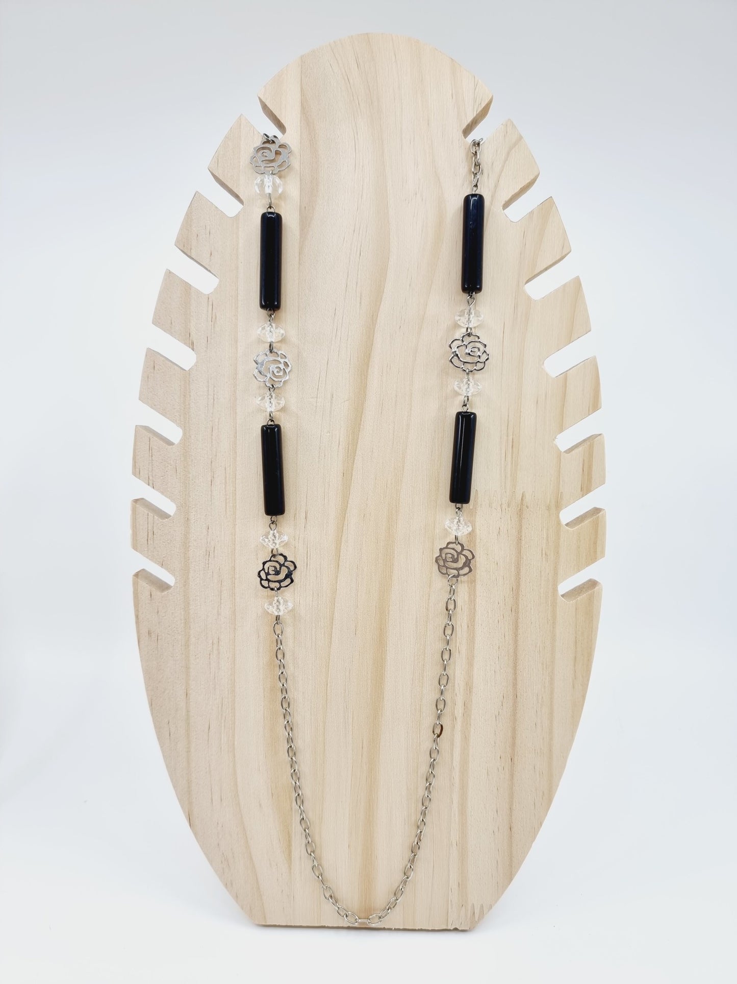 Collier long - perles noires & roses argentées