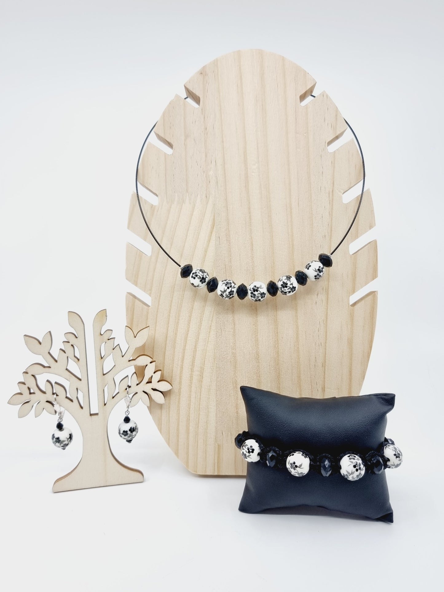Collier cerceau, bracelet & boucles d'oreilles - perles noires & blanches