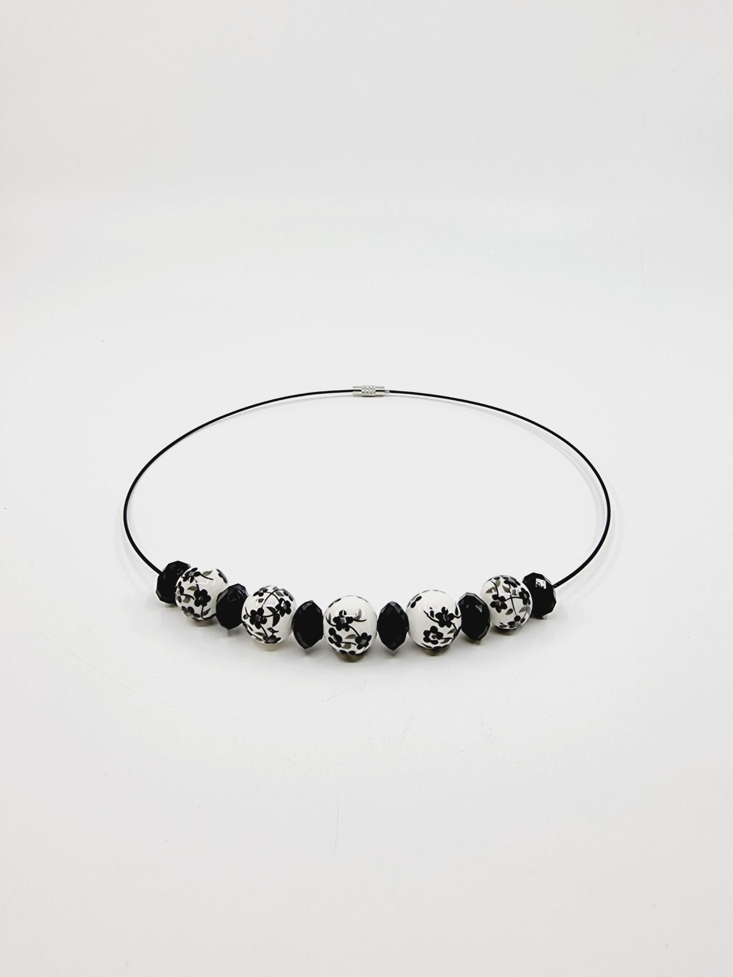 Collier cerceau, bracelet & boucles d'oreilles - perles noires & blanches