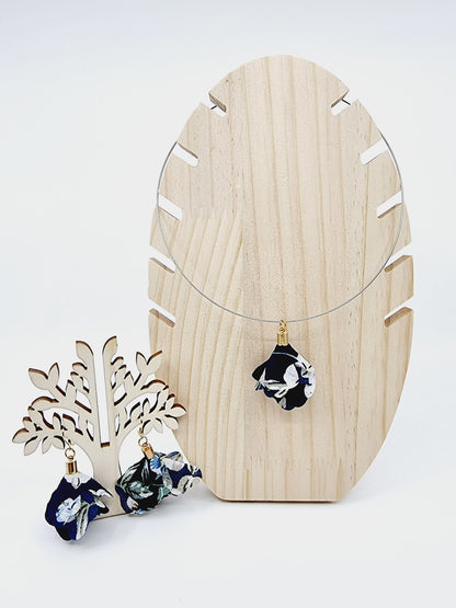 Collier cerceau argenté & boucles d'oreilles - fleur en tissu
