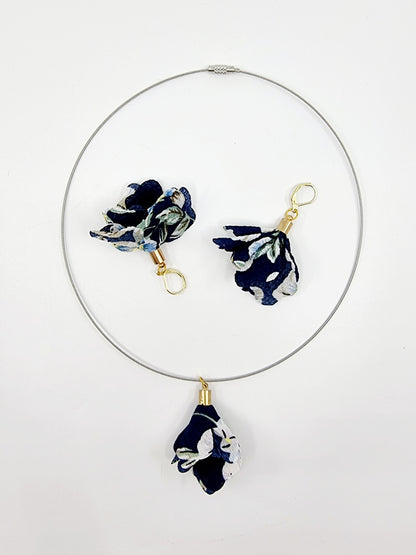 Collier cerceau argenté & boucles d'oreilles - fleur en tissu