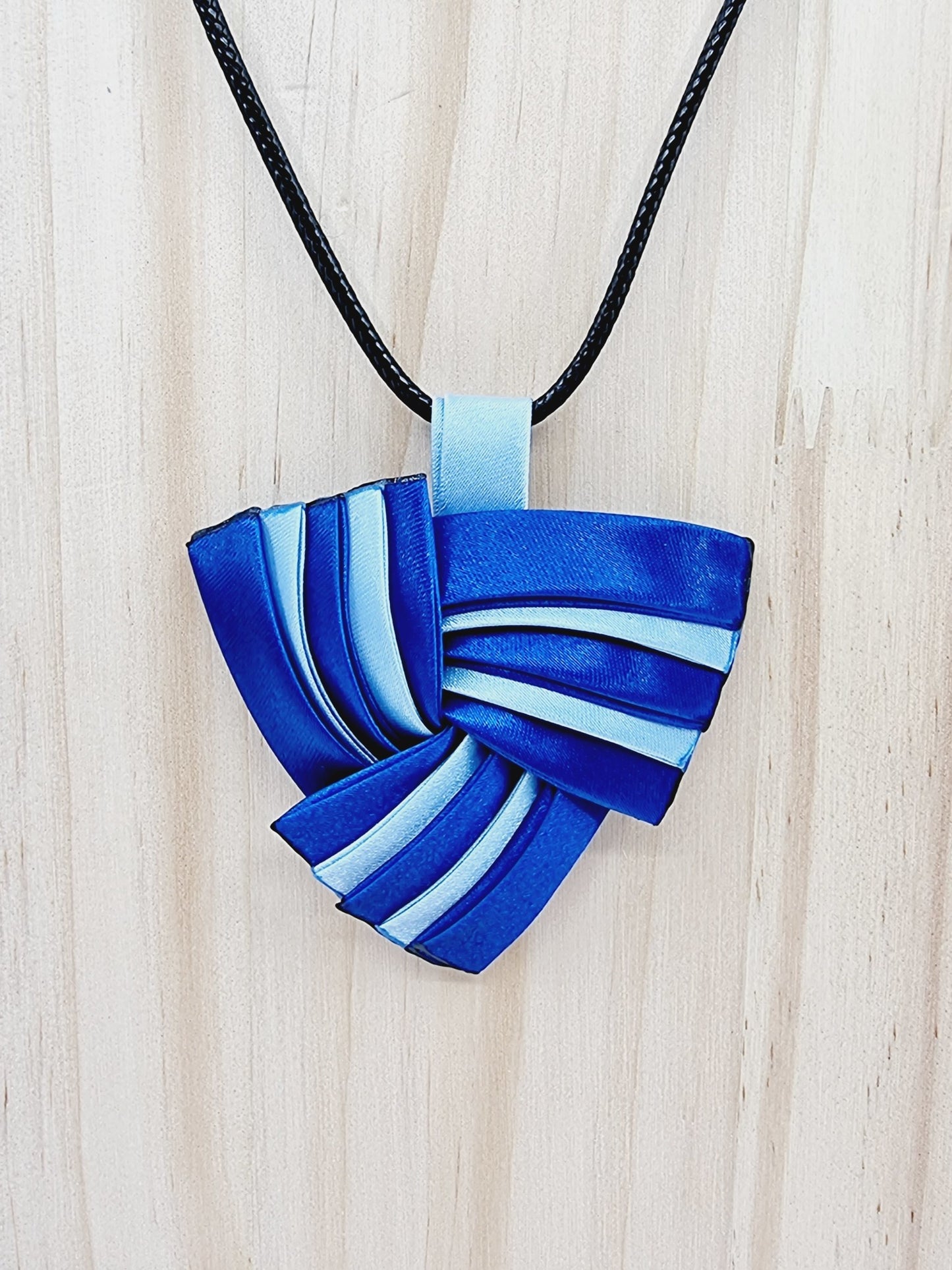 Collier en tissu bicolore - bleu clair/bleu foncé