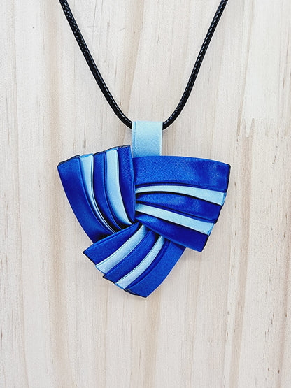 Collier en tissu bicolore - bleu clair/bleu foncé