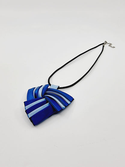 Collier en tissu bicolore - bleu clair/bleu foncé