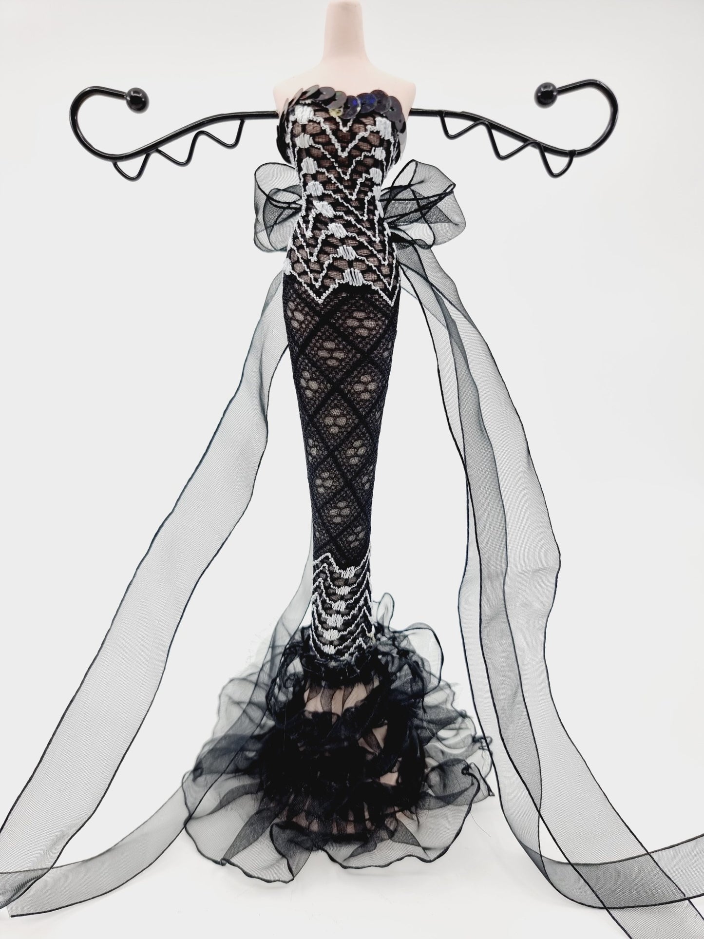 Support à bijoux - robe de soirée