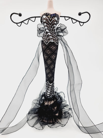 Support à bijoux - robe de soirée