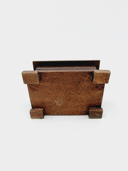 Boîte en bois sculptée