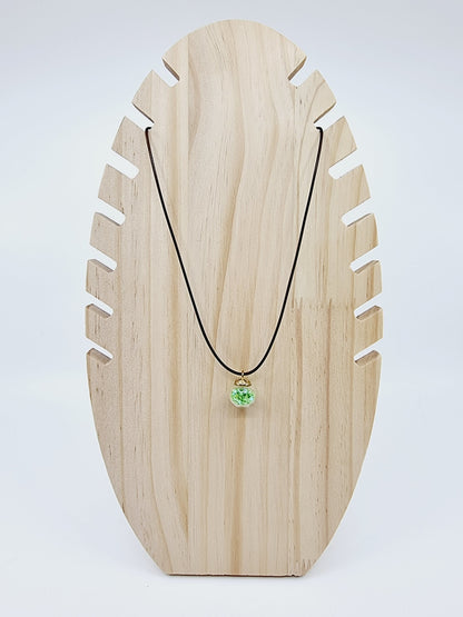 Collier boule - étoiles vertes