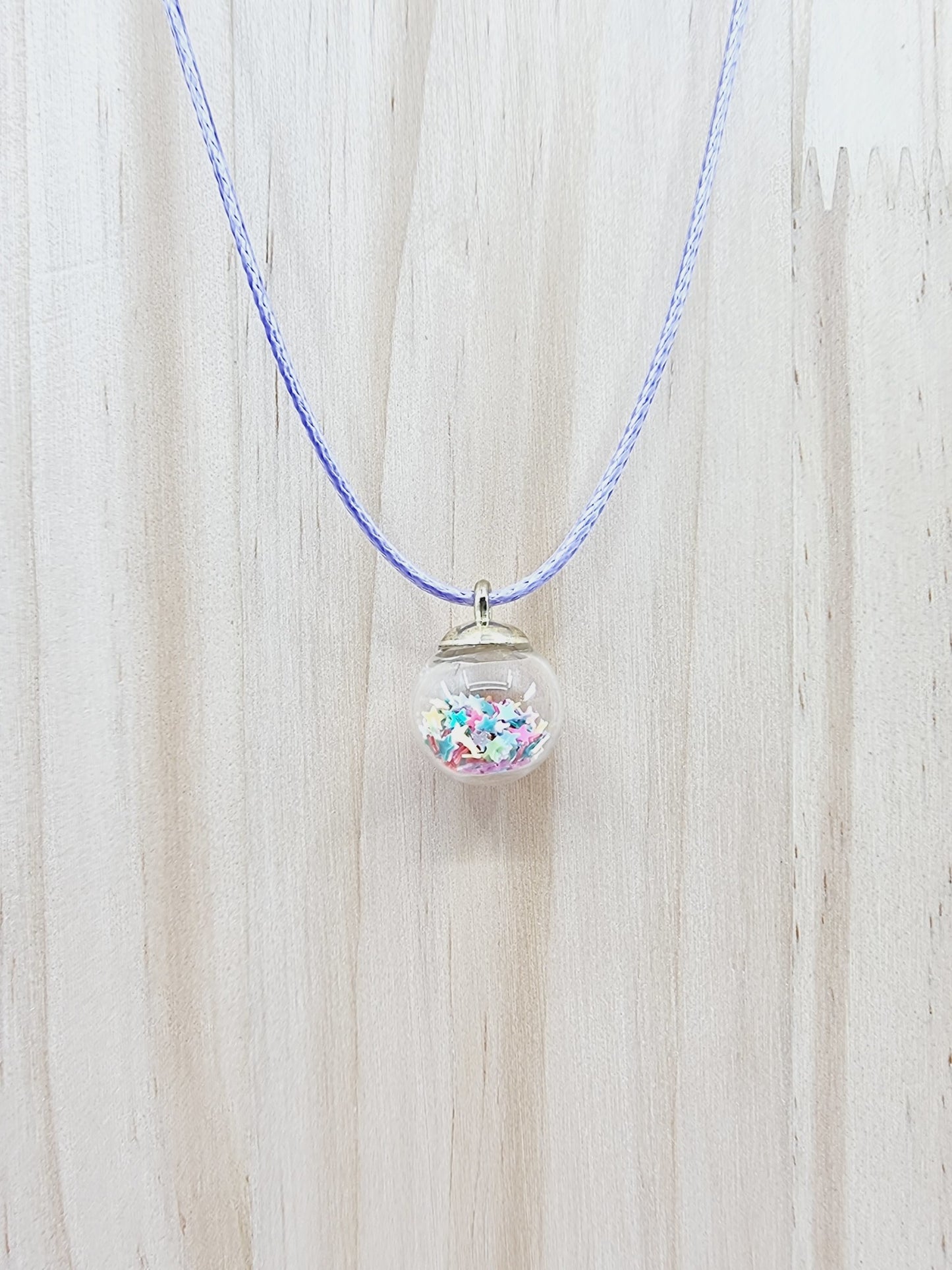 Collier boule - étoiles multicolores