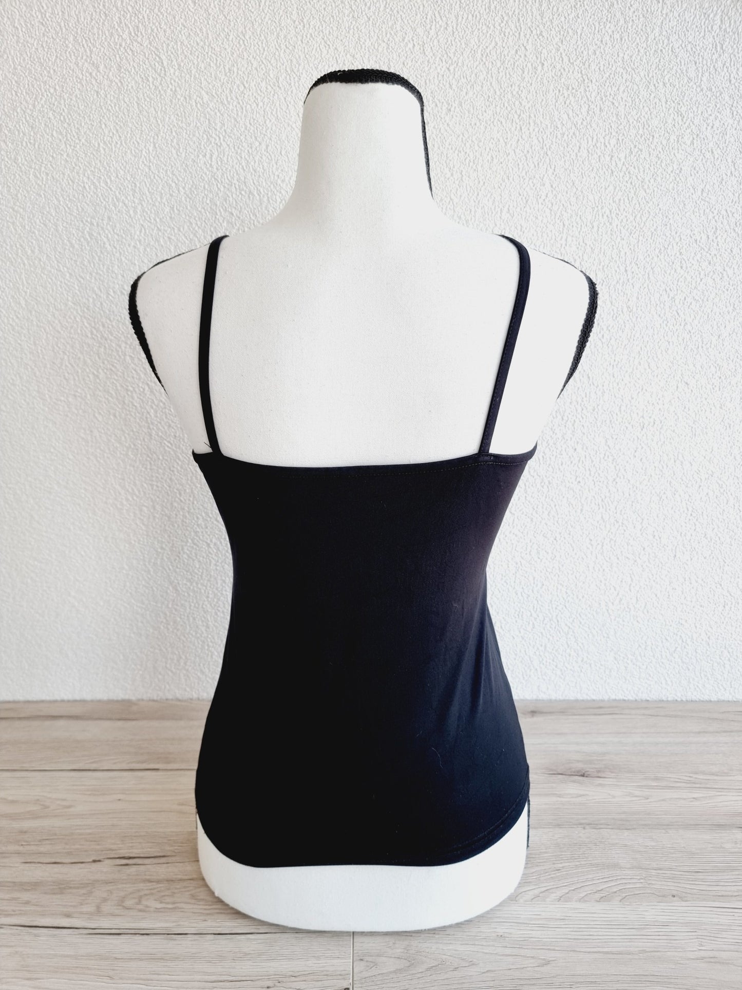 Top noir simple à bretelles fines (SIZE : XS)