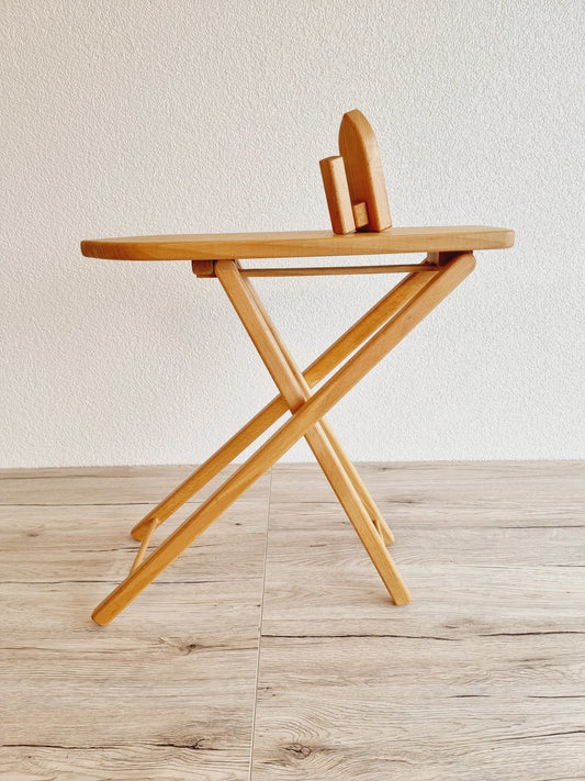 Planche et fer à repasser en bois