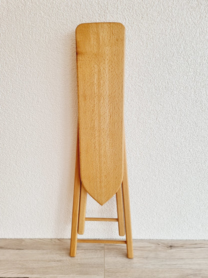 Planche et fer à repasser en bois