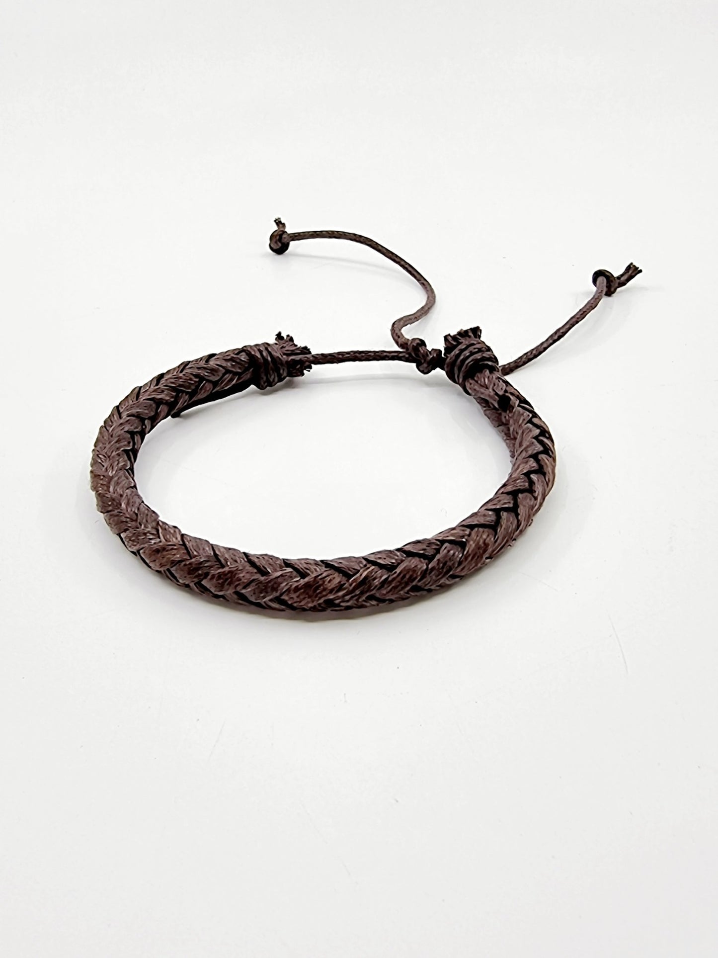 Bracelet fin en cuir tressé