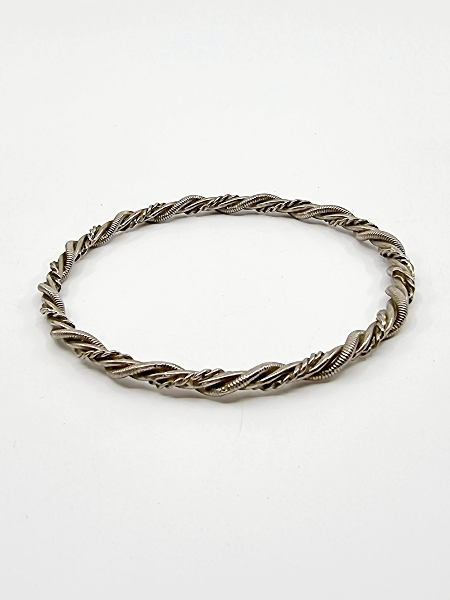 Bracelet torsadé argenté