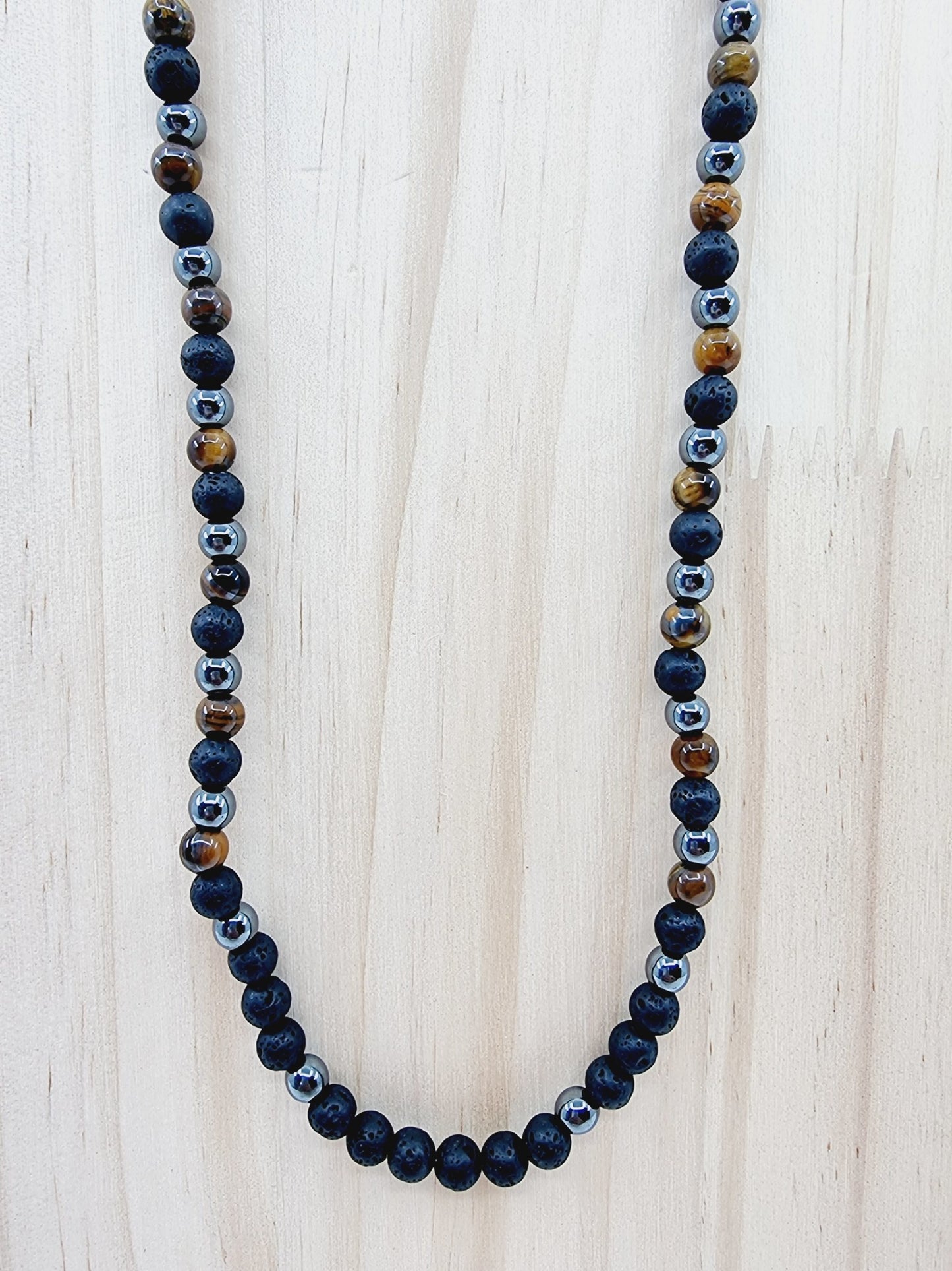Collier en perles d'hématite et d'oeil de tigre