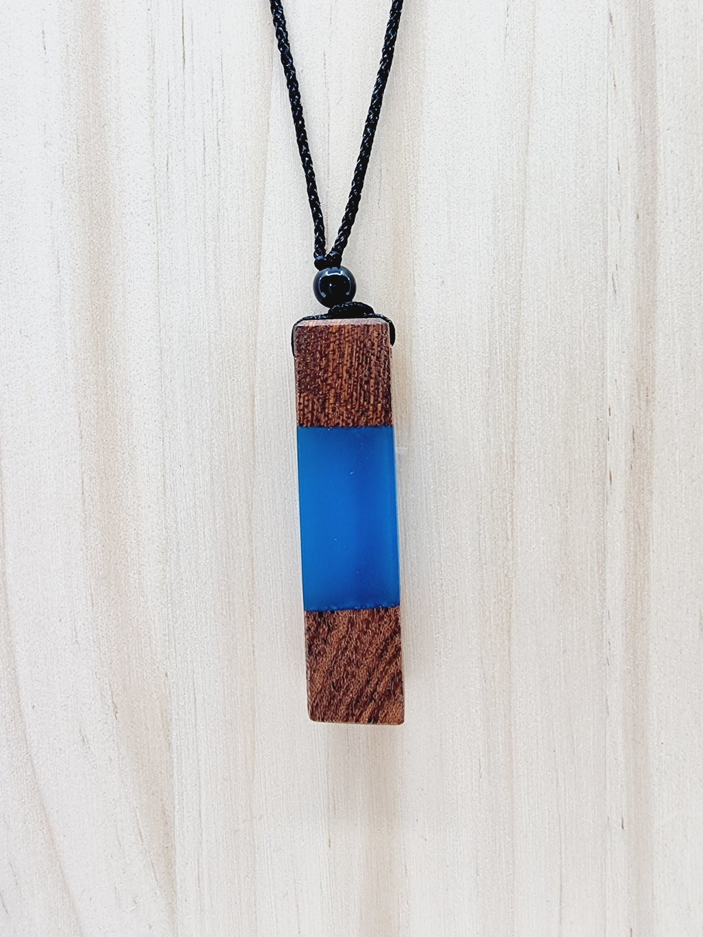 Collier en résine & bois - Marin