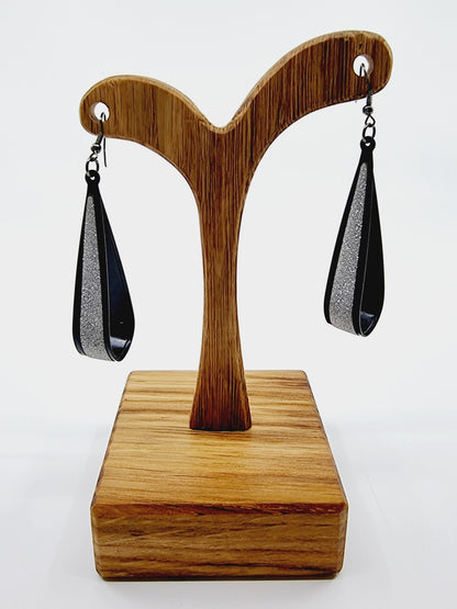 Boucles d'oreilles longues - noires à paillettes argentées
